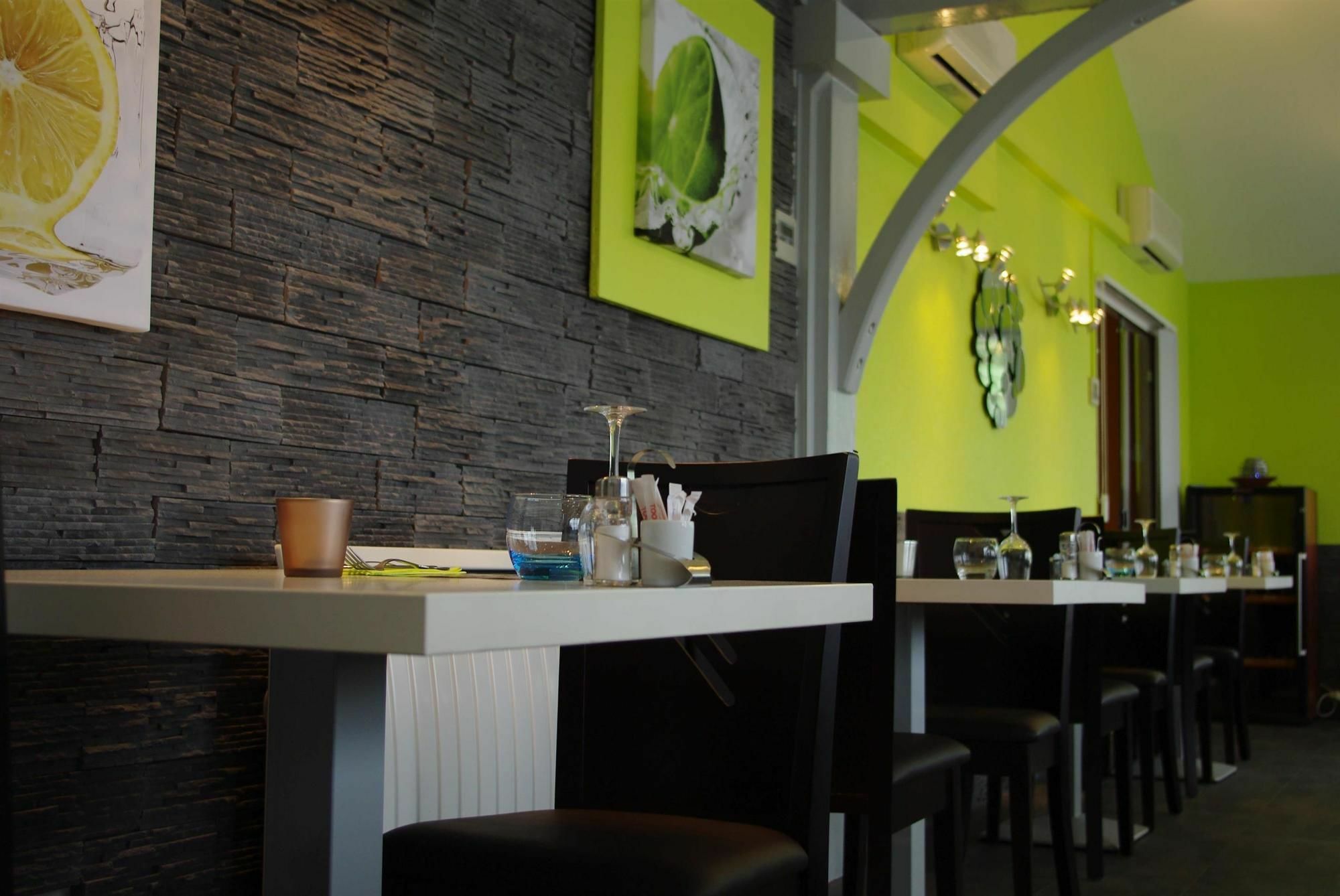 Hotel Kyriad מונטובן מסעדה תמונה
